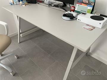 Scrivania gaming + Sedia con ruote