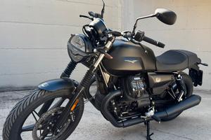 moto guzzi V7 Stone