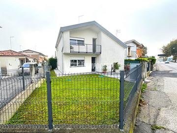 Porzione di casa a Jesolo Via Roma Destra 3 locali