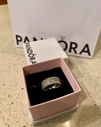 Anello a fascia argento e zirconi Pandora
