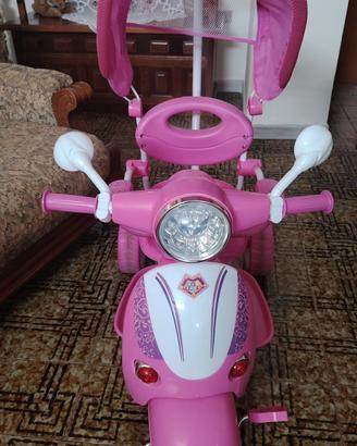 Triciclo vespa con tettuccio