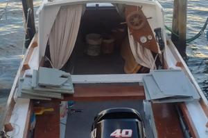 barca e motore fuoribordo