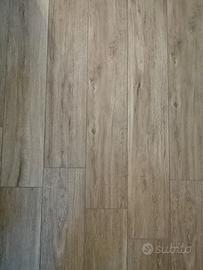 Piastrelle nuove in gres effetto legno