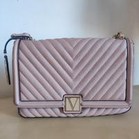 Borsa Victoria’s Secret rosa cipria con catena dor