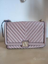 Borsa Victoria’s Secret rosa cipria con catena dor