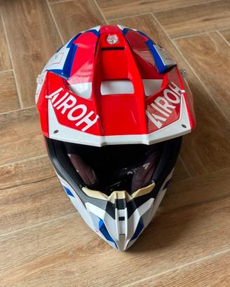Casco Airoh adventure/ cross  con 2 visiere