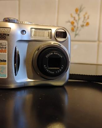 Nikon Coolpix 2100 con compact flash 