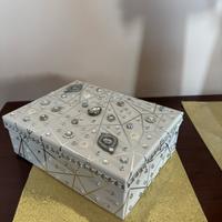 Scatole portaoggetti decorate a mano