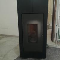 Stufa a pellet Eva Stampaggi "Ilaria" 18 kw