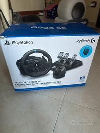 Volante con pedali e cambio logitech ps4