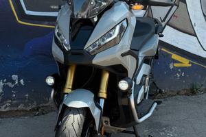 X ADV 750 zero sinistri