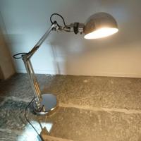 Lampada da tavolo regolabile