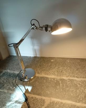 Lampada da tavolo regolabile