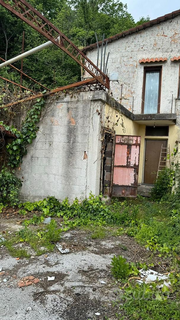 Casa con annesso terreno di 500 mq - Vista 2