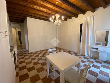 2 LOCALI A CASTELLO DI GODEGO