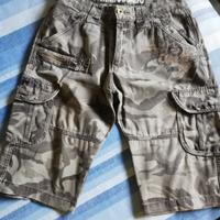 Pantaloni corti tipo militare 