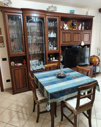 Armadio per soggiorno, tavolo e divano letto