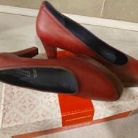 scarpe nuove n.42 con tacco in pelle