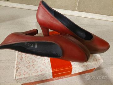 scarpe nuove n.42 con tacco in pelle