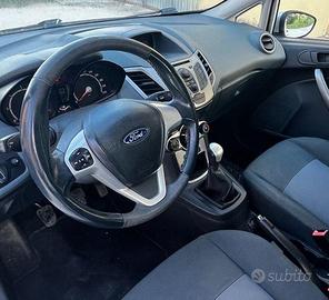 Ford Fiesta grigio metallizzato 70c
