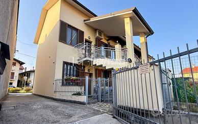 TRILOCALE SU DUE LIVELLI CON BOX
