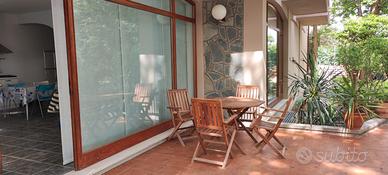 Tra il verde, a due passi dal mare