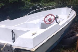 Barca dj 5 metri attrezzata per 3 miglia