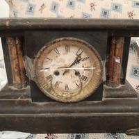 Antico orologio da tavolo