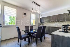 Villa di 215 m² con più di 5 locali e box auto a S