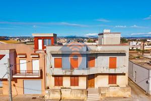 Petrosino Indipendente Con Ampio Spazio Esterno