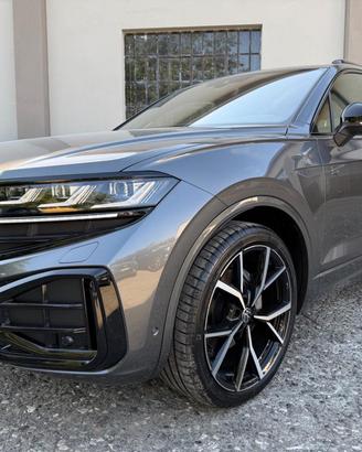 VOLKSWAGEN Touareg 3.0 V6 TDI 286 CV SCR R-Line