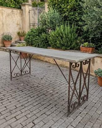 Tavolo da giardino artigianale