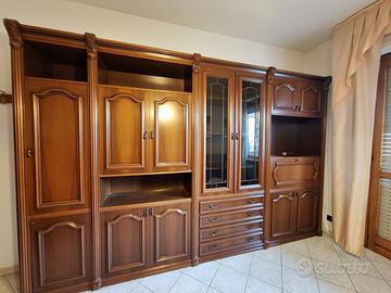 Armadio da sala color noce da 3,5 metri