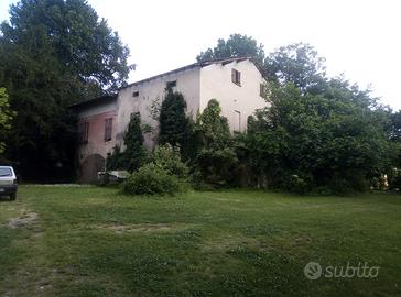 Cascina con terreno