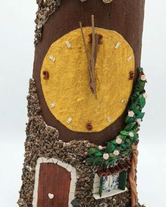 Tegola decorata , funzionale orologio 