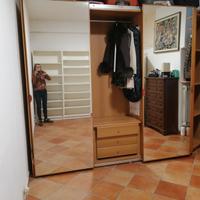 armadio con ante scorrevoli 