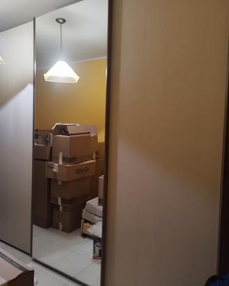 Armadio colore panna e beige tre ante scorrevoli