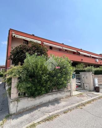 VILLA A SCHIERA A CALVISANO