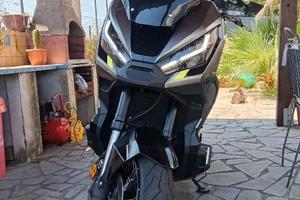 Honda x-adv 750 special edicion