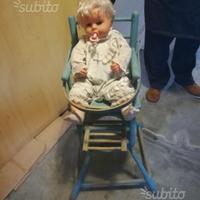 Seggiolino antico per bambini con girello