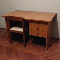 Scrivania con 3 cassetti