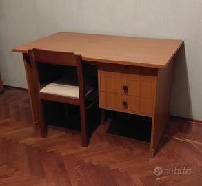 Scrivania con 3 cassetti