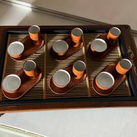 Servizio da te cinese con vassoio.