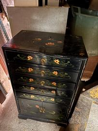 Cassettiera orientale laccata decorazioni floreali