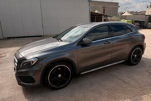 Mercedes-Benz GLA 220 cdi 4 Matic AMG PREMIUM