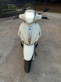 Beverly 350