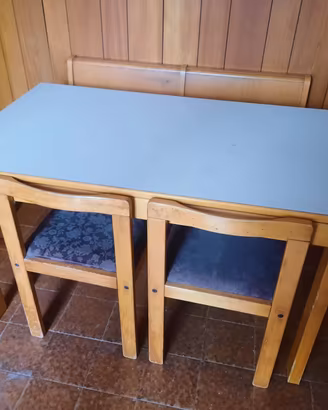 Mobili cucina + tavolo con sedie