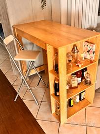 Tavolo e sgabelli