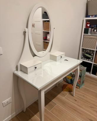 Specchiera per trucco ikea