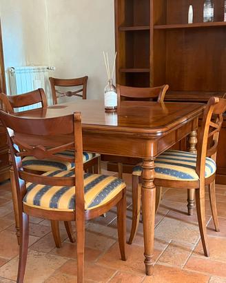 Tavolo allibgabile giorgio piotto con sedie